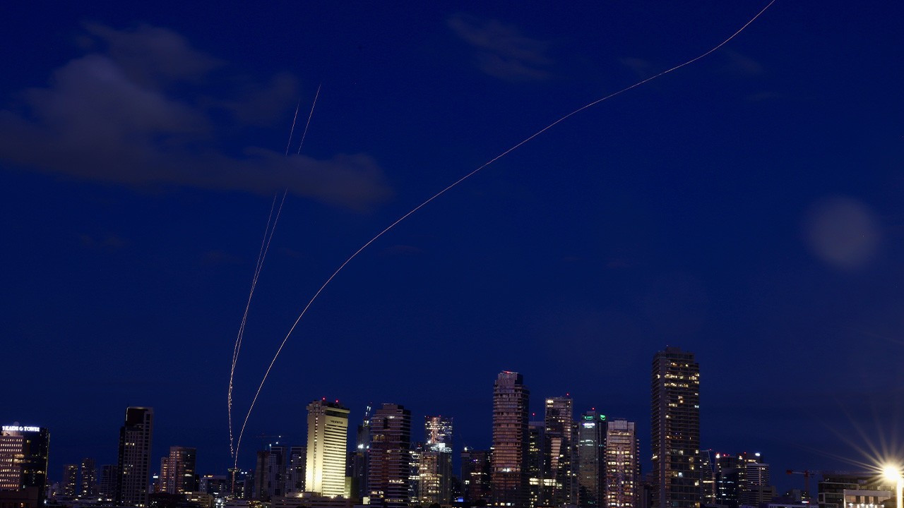 ABD destek gemisi vuruldu! İran'dan büyük taarruz! Açıklama geldi...