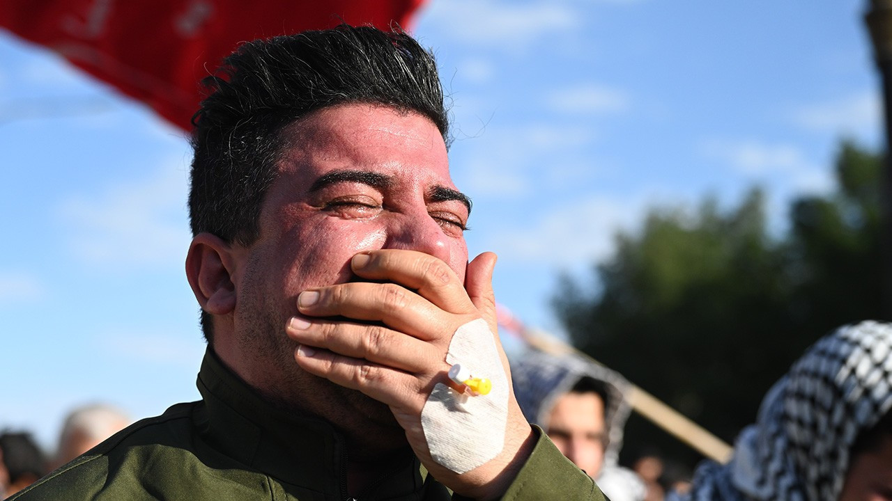 Hamaney'in ölümü sonrası meydanlarda tarihi kalabalık! Binlerce kişinin ağzında tek slogan var