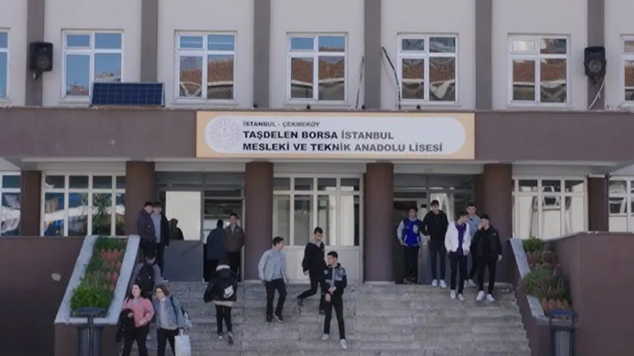 Lisede dehşet! 2 öğretmeni ve 1 öğrenciyi bıçakladı