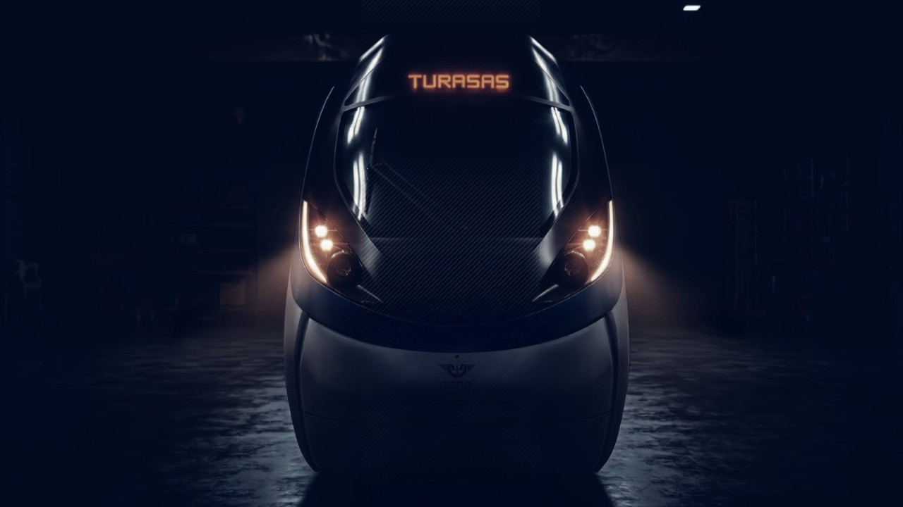 Bakan Uraloğlu açıkladı: Milli Elektrikli Hızlı Tren raylara iniyor