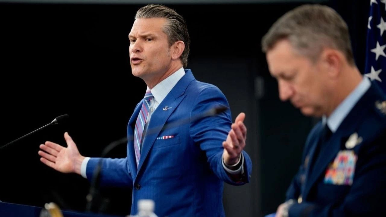 ABD Savaş Bakanı Pete Hegseth konuşuyor