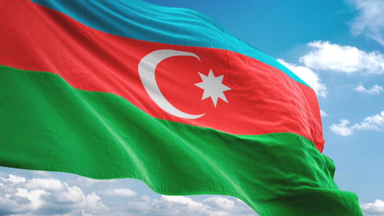 Azerbaycan, İran'daki diplomatlarını geri çekti
