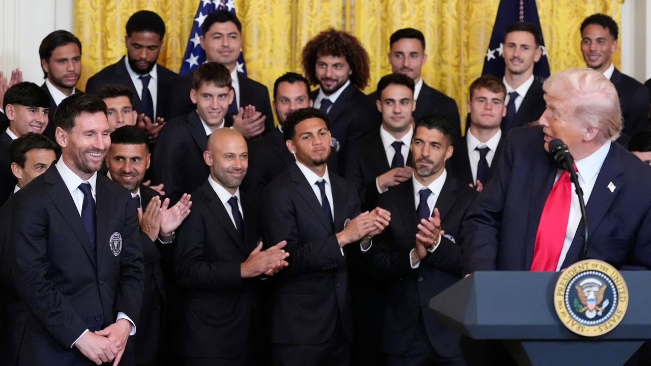 Trump İran'ı nasıl vurduğunu anlattı Messi ve Suarez alkış tuttu!