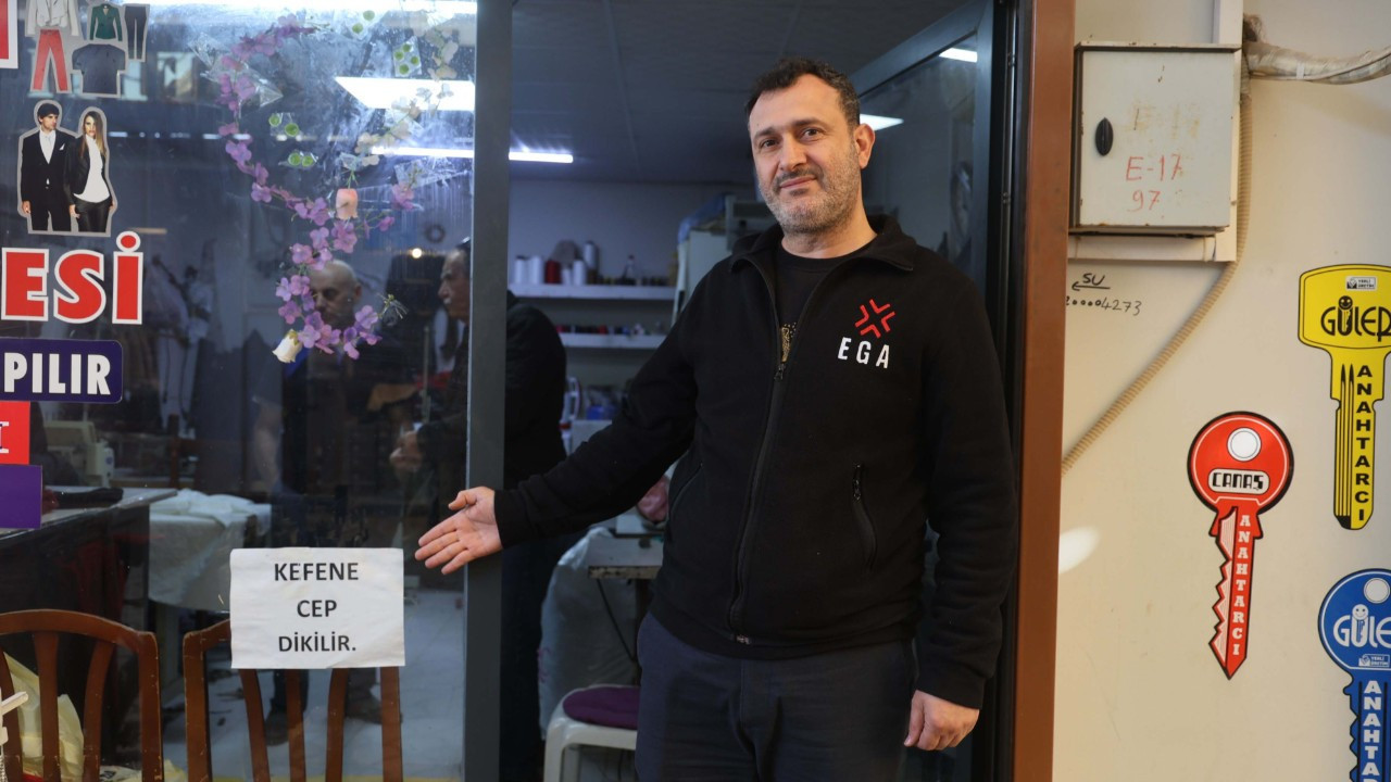 Terzinin camındaki yazı görenleri şaşırtıyor! Cimrilerden bıktı, çözümü böyle buldu