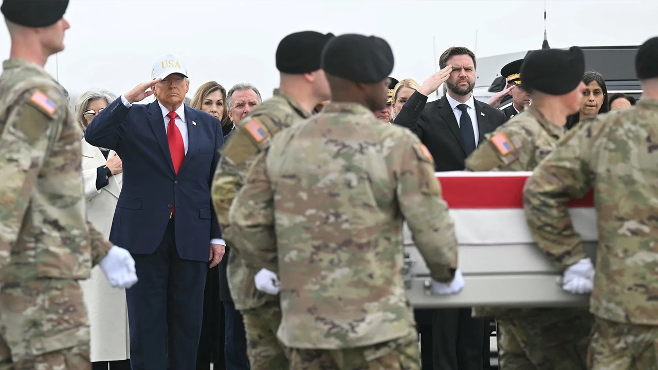 6 ABD askerinin tabutlarına selam durdu