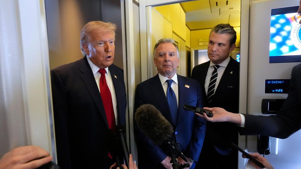 Trump "İran kendi okulunu bombaladı!" dedi  Bakan Hegseth panikledi