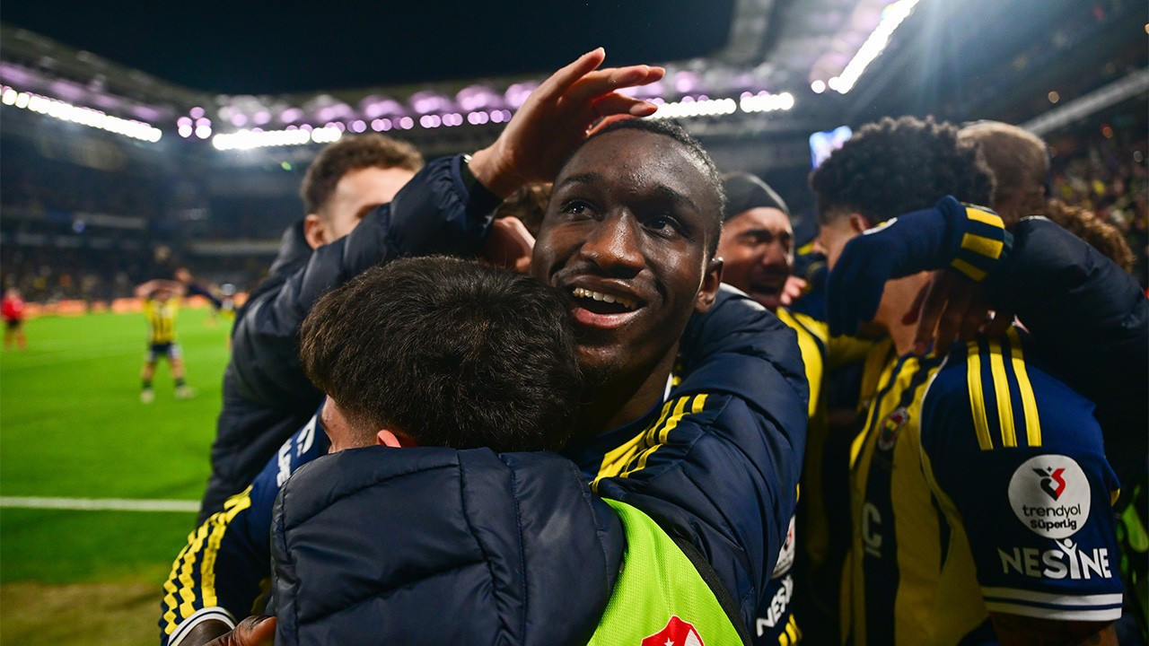 Ölüp ölüp dirildi! Fenerbahçe, Samsunspor'u geriden gelip yendi