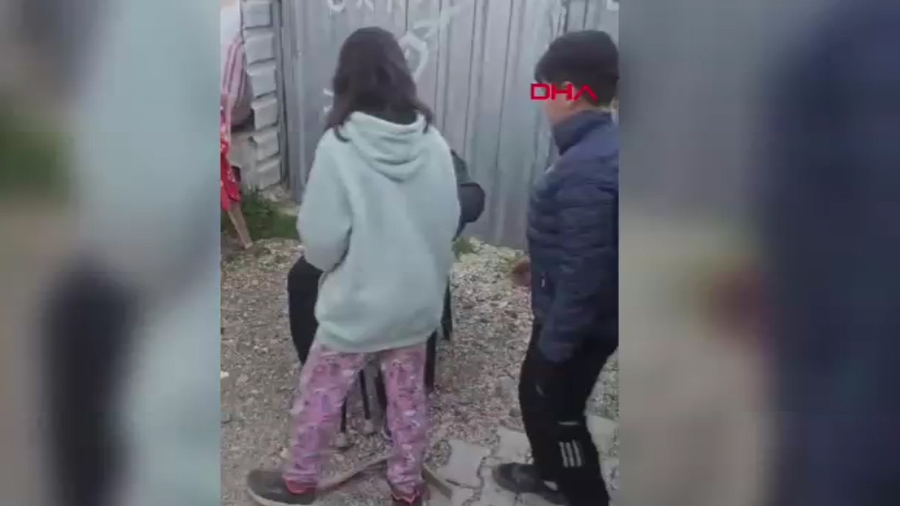 “Dua etsinler yeter” dedi, maaşını mahallede paylaştı