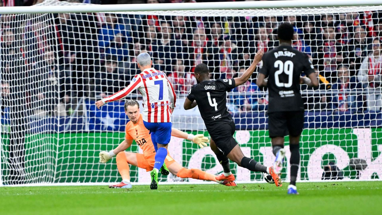 Şampiyonlar Ligi’nde gecenin olayı! 3 gol yiyen kalecinin gözünün yaşına bakmadı!