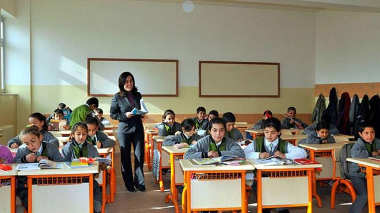 Eğitimde büyük kriz! Yüz binlerce öğretmen emekli olamıyor!