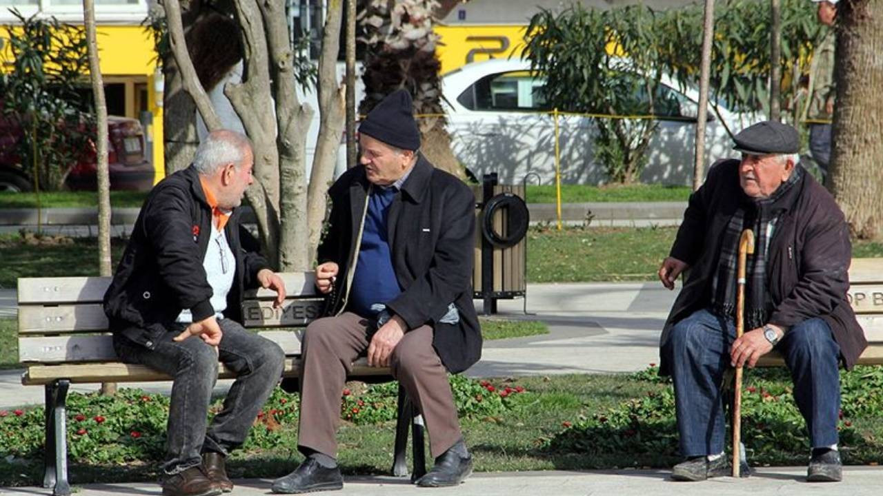 Türkiye giderek yaşlanıyor! TÜİK verileri açıkladı: Türkiye'nin en yaşlı ili belli oldu