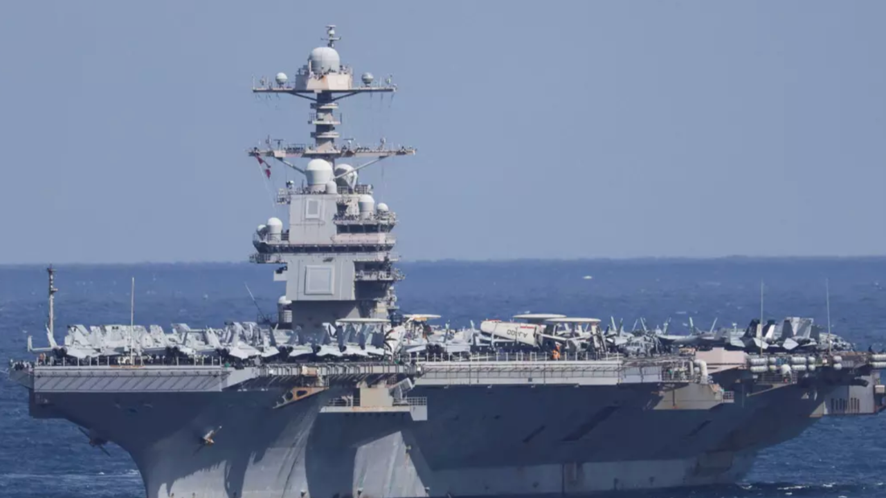 ABD donanmasının gururuydu, arızaların merkezi oldu: Tuvalet krizinden sonra şimdi de yangın