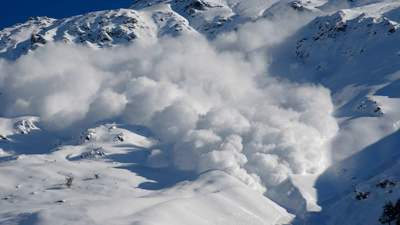 Meteoroloji'den peş peşe uyarı: Kar, çığ, toz taşınımı! Hepsi birden geliyor