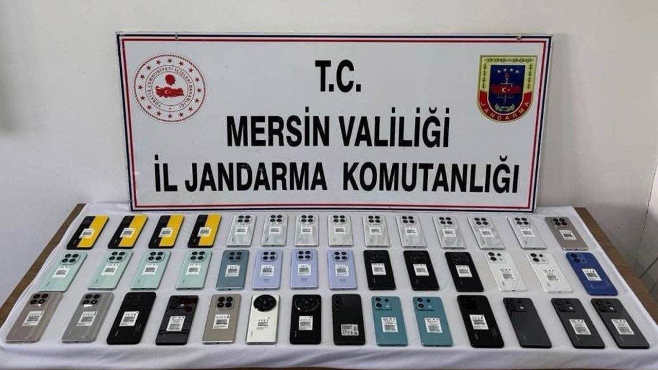Mersin’de 800 bin liralık gümrük kaçağı telefon ele geçirildi