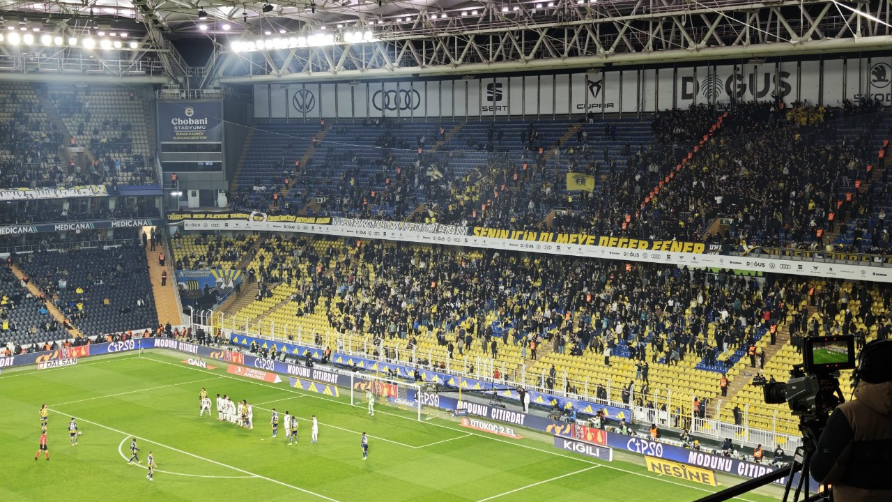 Fenerbahçe taraftarı takımına sırtını döndü! Gaziantep FK maçında tribünler boş kaldı