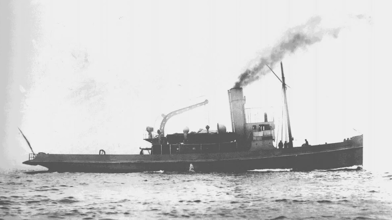 Çanakkale'nin kaderini değiştiren gemi 18 Mart'tan önce karaya oturmuş! İşte Nusret Mayın Gemisi'nin sessiz mücadelesi