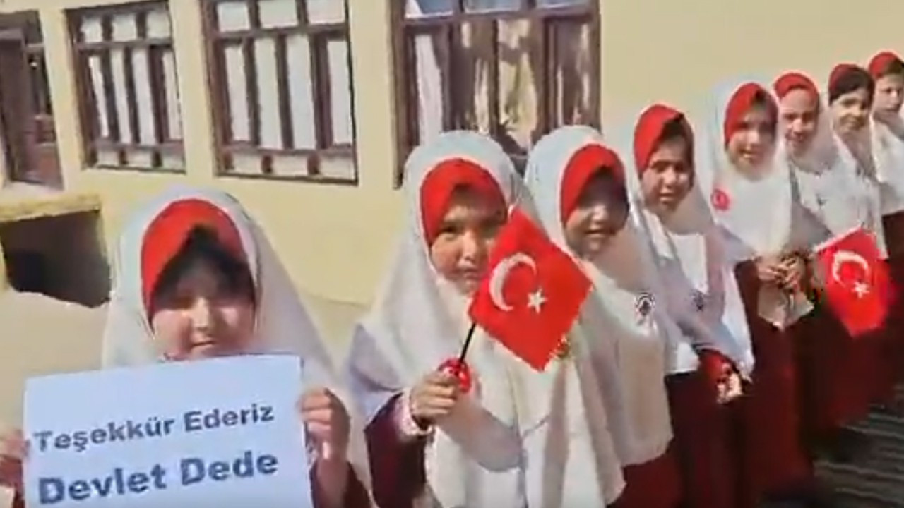 MHP lideri Bahçeli'nin Afganistan'daki yetimlere bayram yardımı yürekleri ısıttı! Çocuklardan videolu mesaj: "Teşekkür ederiz Devlet dede!"