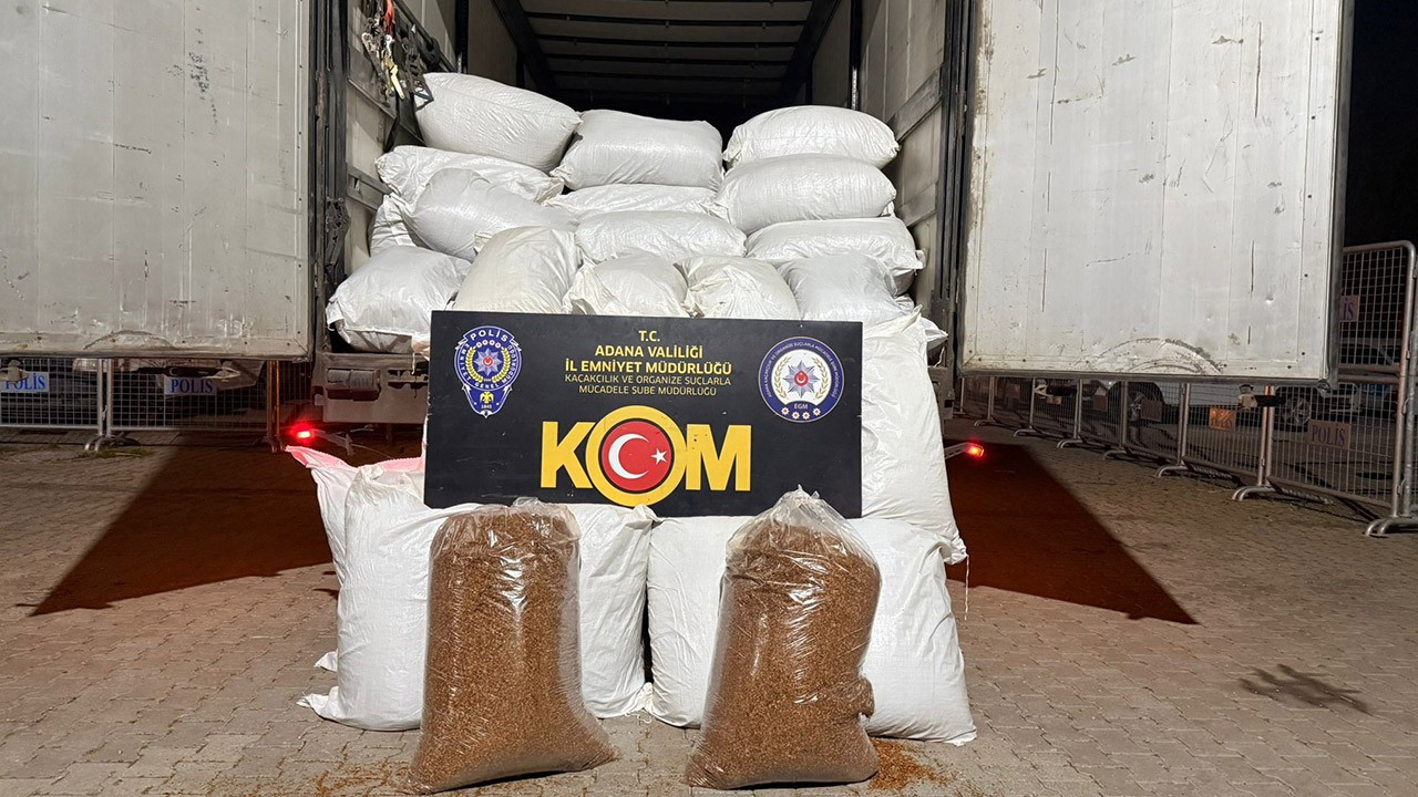Adana’da bir kamyonda 3 ton kaçak tütün ele geçirildi