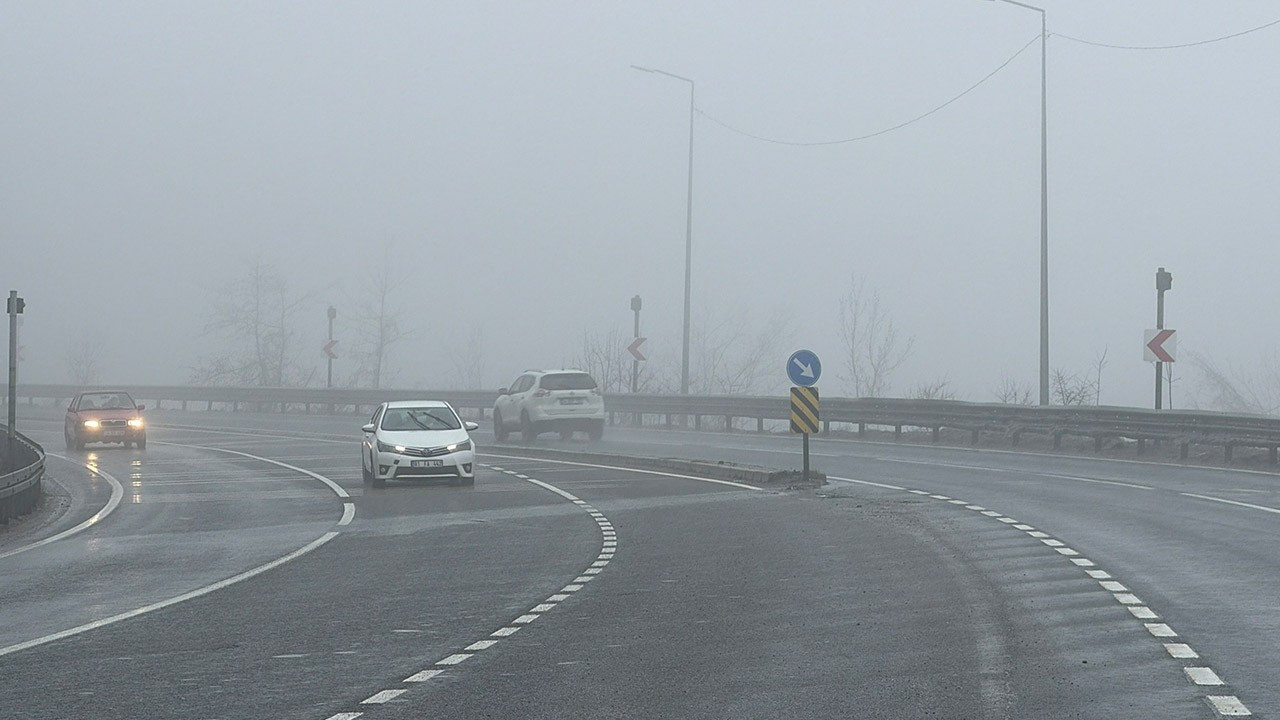 Bolu Dağı'nda sis ve yağış etkili oluyor