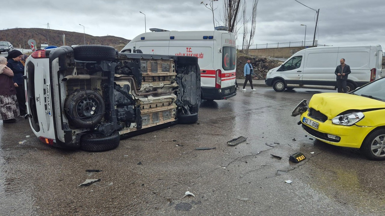 Bingöl’de trafik kazası : 5 kişi yaralandı