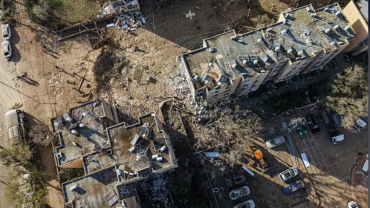 Demir Kubbe delik deşik! İran'ın yeni taktiği mi? Uzmanlar 'özel füze' iddiasını tartışıyor