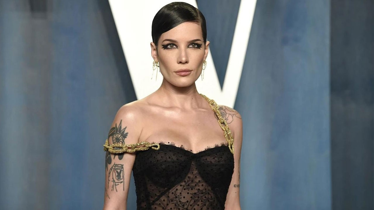 ABD'li şarkıcı Halsey’den Türkçe bayram mesajı