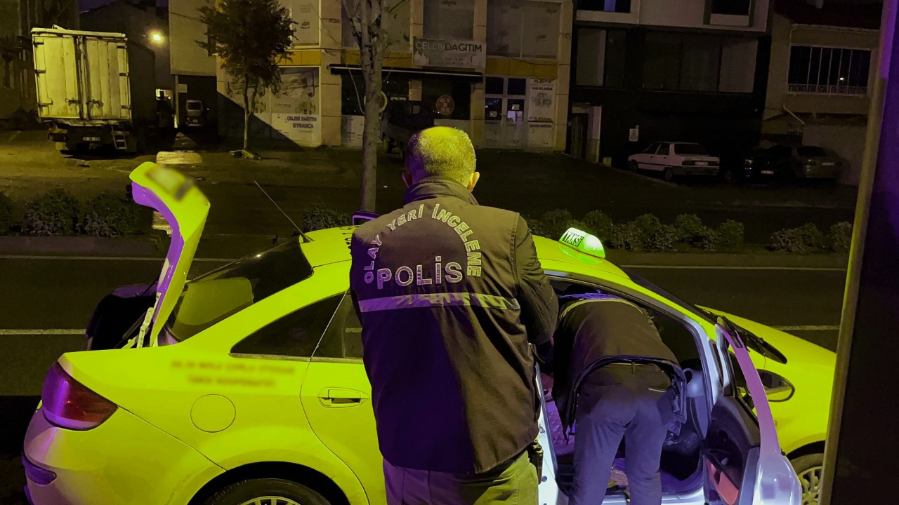 Takside dehşet! Yolcu şoförü bıçakladı