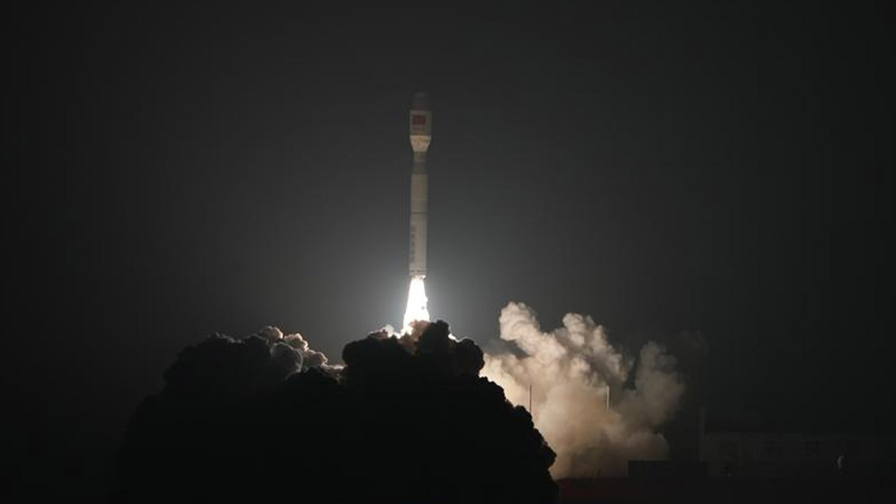 Çin, uzaya yeni navigasyon uydu grubu gönderdi