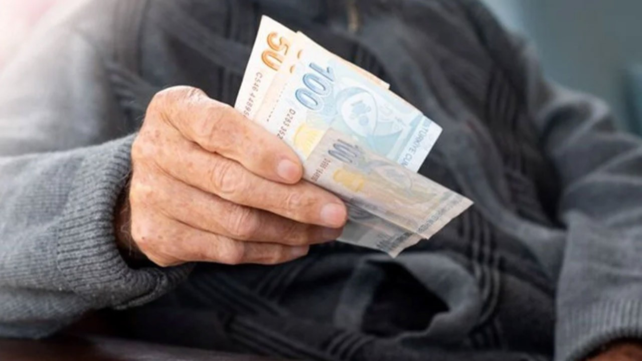Emekli promosyonlarında büyük yarış: Bazı bankalar 50 bin TL veriyor! İşte detaylar..