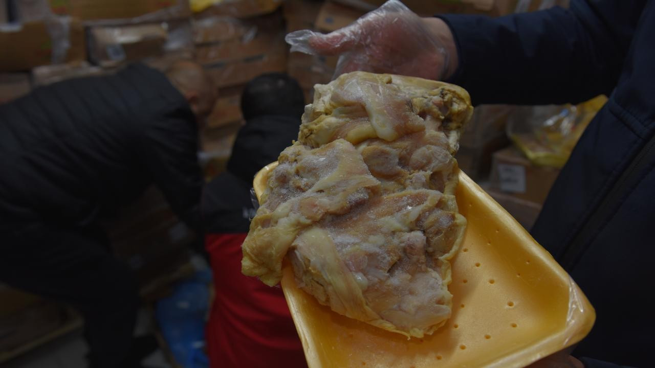 Şanlıurfa'da skandal! 50 ton bozuk tavuk ele geçirildi