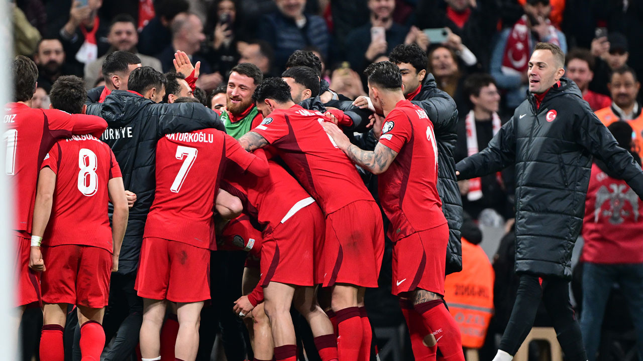 Türkiye-Romanya maçının yıldızı olay oldu! Rumenler milli yıldızı öve öve bitiremedi