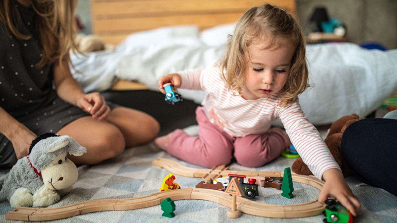 'Az oyuncak, çok oyun' trendi hızla yayılıyor! Yeni akım 'minimalist ebeveynlik'