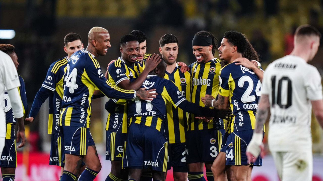 Fenerbahçe'de deprem! Yıldız futbolcu ayrılık kararını yönetime iletti! Gitmesine kesin gözüyle bakılıyor