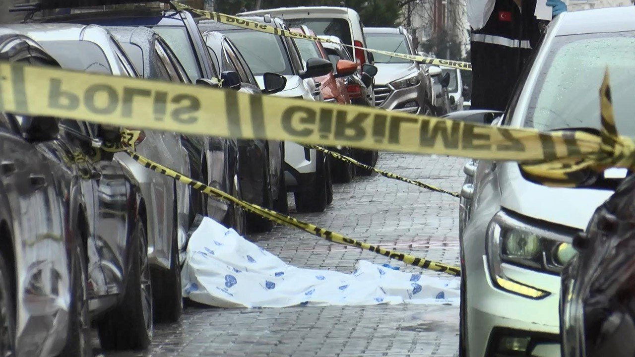 Esenyurt'ta trafikte silahlı saldırı; 1 kişi hayat…