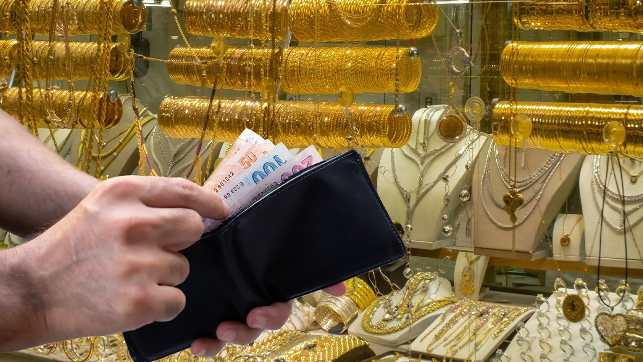 Yatırımcılar dikkat! Altın ve gümüşte dalgalı seyir: Yüksekten alanlar ekranlara kilitlendi