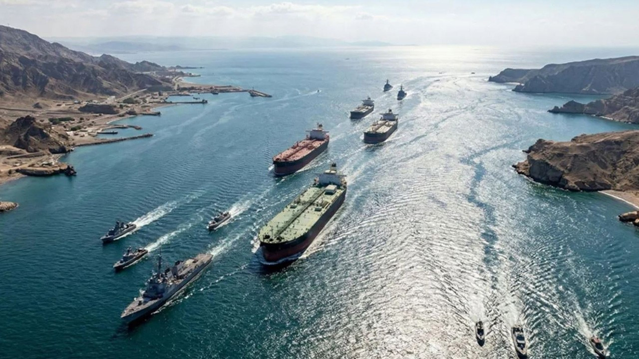 Hürmüz’de yeni dönem! 400 gemi sırada! Geçiş ücretleri Yuan ve Kriptoyla mı alınıyor?