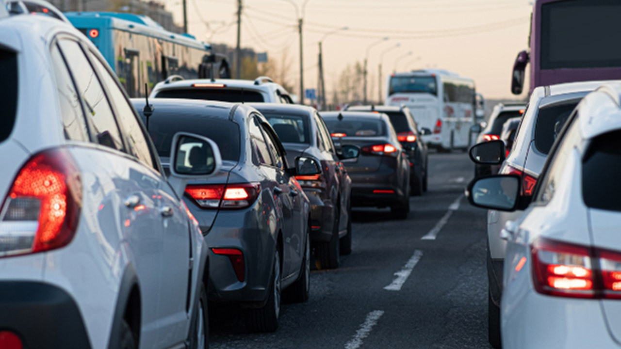 Savaş piyasaları vurdu: Otomotiv pazarı hız kesti! Zam yolda