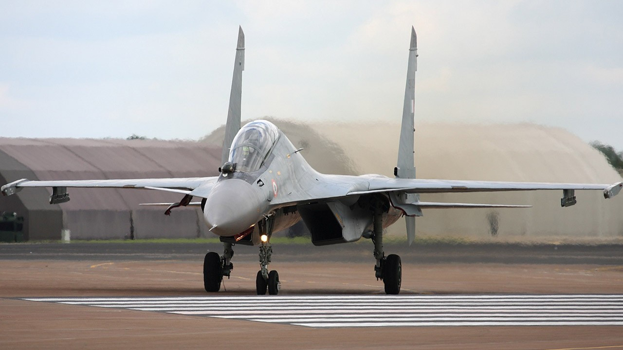 Rus savaş uçağı Kırım’da düştü