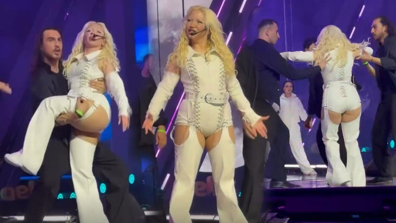 Ece Seçkin'in sahne tarzı eleştiri yağmuruna tutuldu: Yasaklanan bez reklamı!