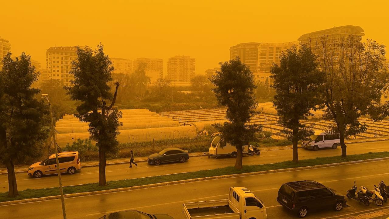Türkiye 2 ateş arasında: Bir yanda sel baskını, diğer yanda çöl tozu kabusu!