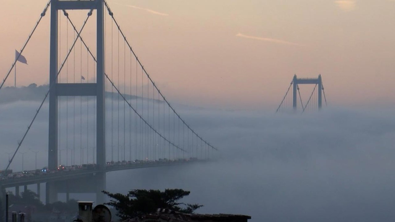 İstanbul'da sis etkili oldu, görüş mesafesi düştü: Sürücüler zor anlar yaşadı