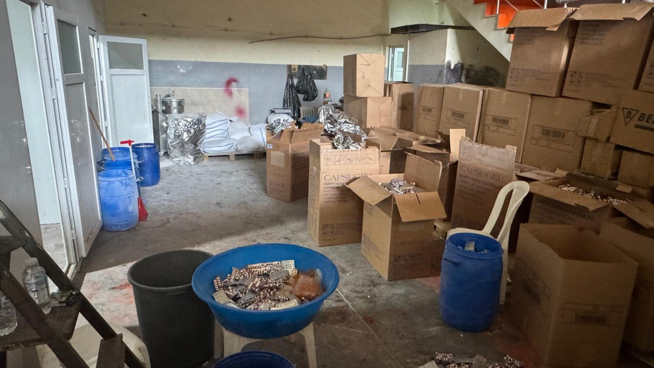 Islak mendil fabrikasından uyuşturucu çıktı! “Afiyet olsun” kamuflajıyla zehir sevkiyatı