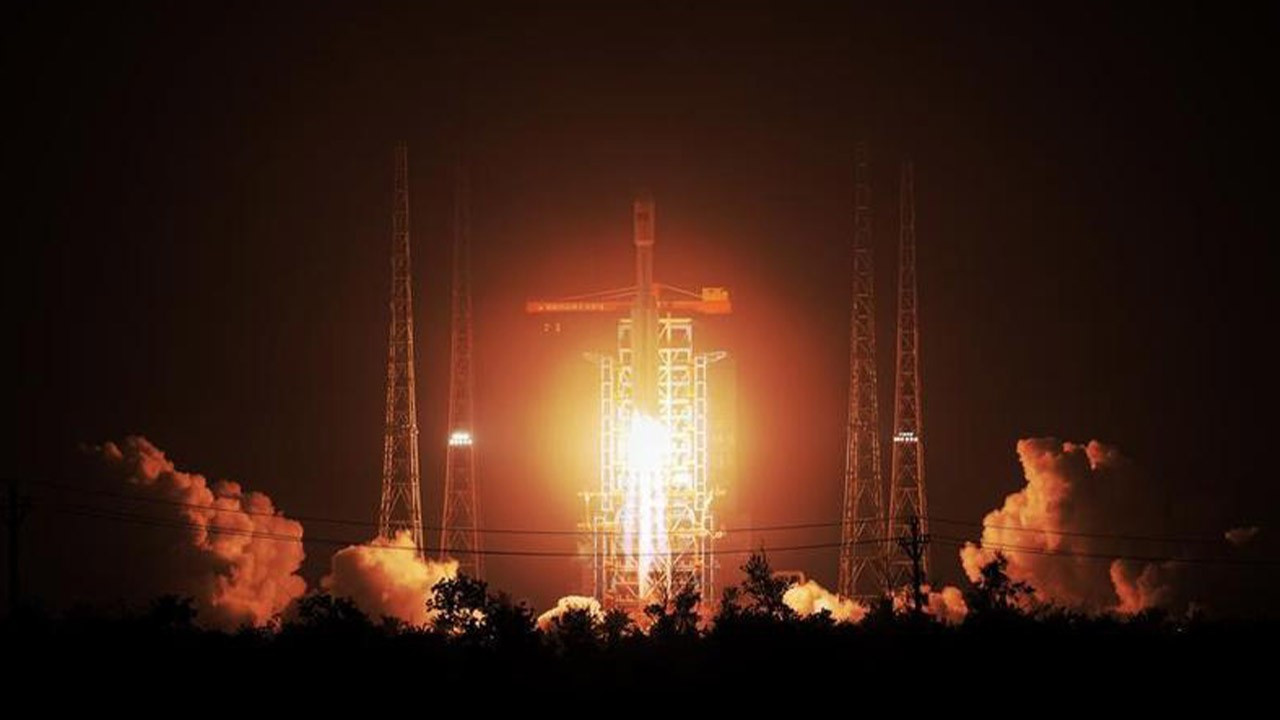 Çin, uzaya yeni internet uyduları gönderdi