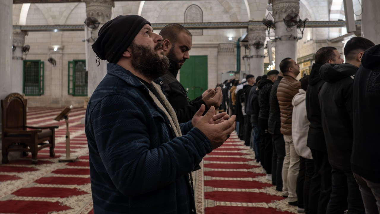 41  gün sonra hasret sona erdi! Müslümanlar akın etti! Mescid-i Aksa'da gözyaşları içinde şükür secdesi!