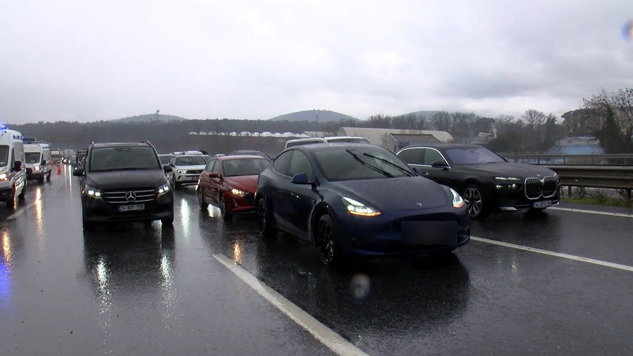 Kuzey Marmara Otoyolu'nda zincirleme kaza; 1 ağır 4 yaralı