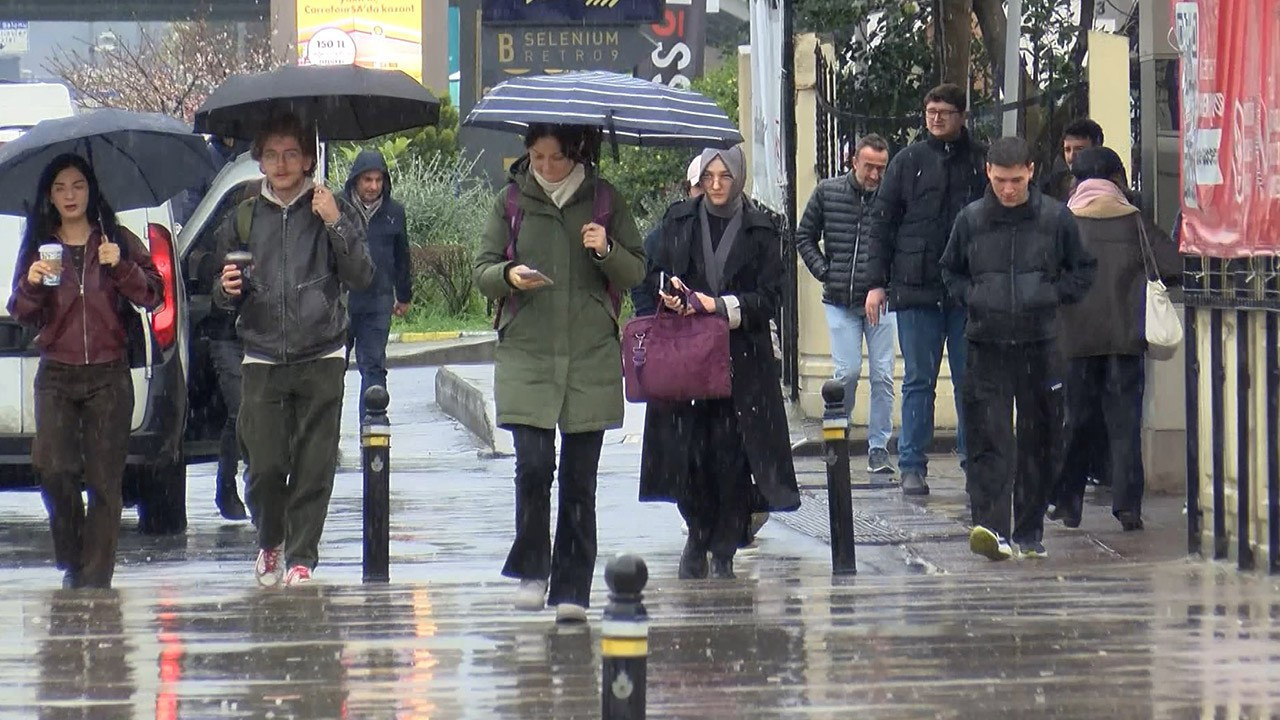 İstanbul'da haftanın son iş gününde yağmur etkisi!