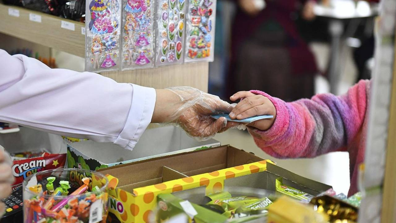 Öğrencilere aylık 2 bin TL kantin desteği! Şartlar belli oldu