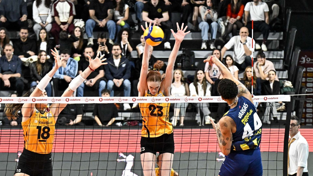 Fenerbahçe, Vakıfbank’ı deplasmanda yendi! Final serisine eşitlik geldi