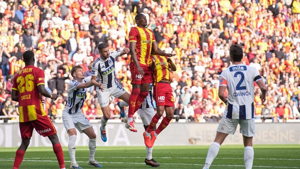 Nefes kesen son! Kasımpaşa öne geçti, Göztepe fırtına gibi döndü!