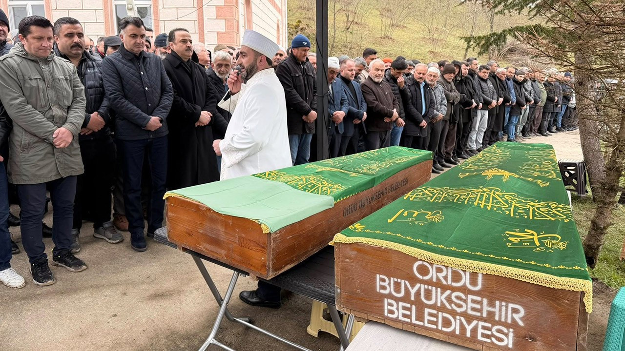 Ordu'da trafik kazasında ölen baba ve kızının cenazesi defnedildi